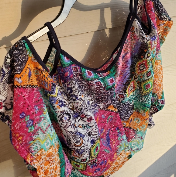 ALMOST FAMOUS Eclectic Graphic Woven Multicolored Cold-shoulder Boho Crop Top - Picture 12 of 13